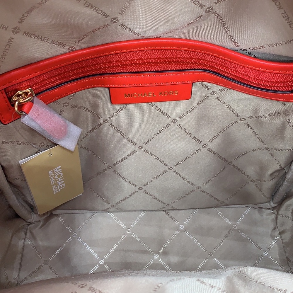 MICHAEL KORS DARK SANGRIA 
Maisie Medium Pebbled Leather 2-in-1 Backpack - Picture 13 of 16